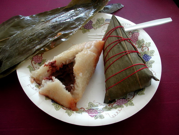 Zongzi by Allen T Chang - Wikimedia Commons