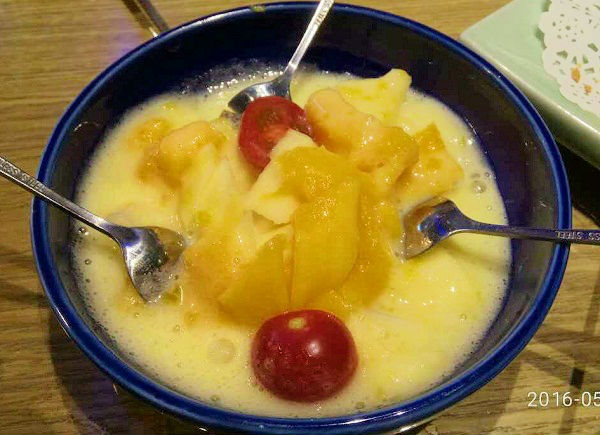 V Fruit dessert