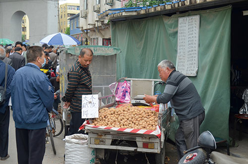 selling-walnuts-Public-domain