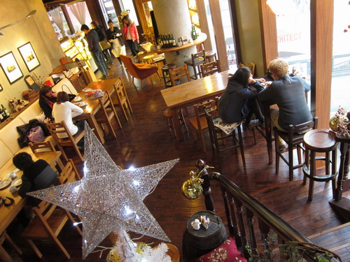 Queen's Cafe in Sanlitun