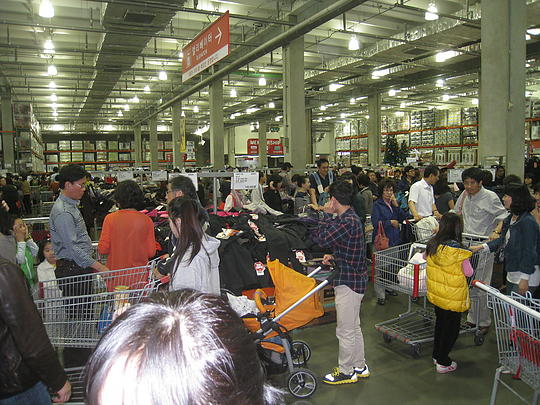 Koreans love their Costco, too!