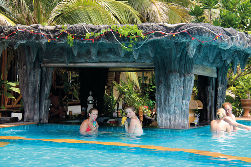 Sipping a smoothie without leaving the pool at Dreamland Resort Koh Phnagan