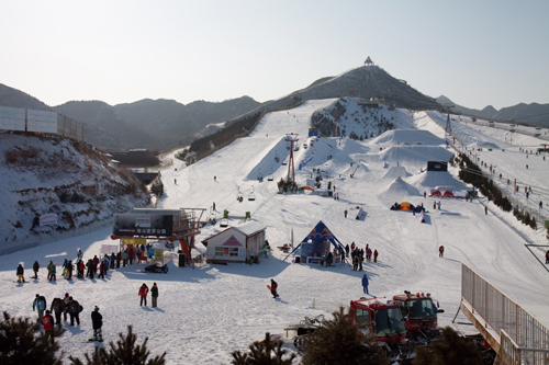 With 12 skiing and snowboarding trails over 2.5 sq km, Nanshan Ski Village is one of Beijing’s biggest ski resorts