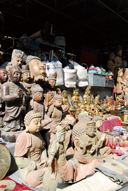 Panjiayuan is replete with fakes and hidden gems alike