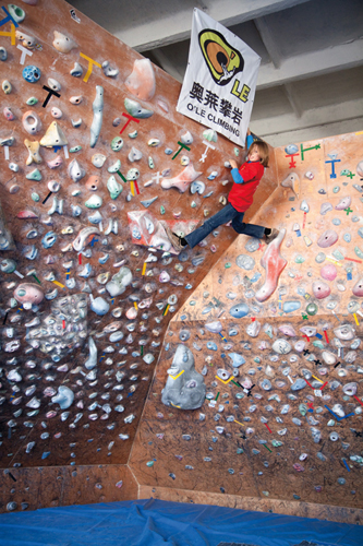 Climb the walls at O'le. Photo by Kara Chin