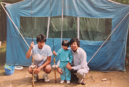 The editor (age 3) gone fishin' with her brother and dad