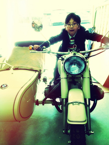 Pepi getting ready to set off on his next Shunyi brunch adventure