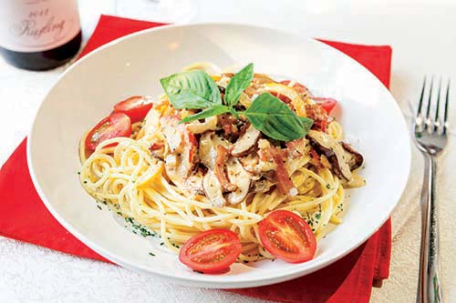 Sample spaghetti carbonara at Jenny Wang's neighbor in Shunyi