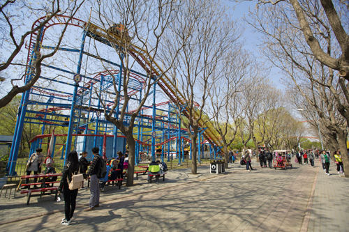 One of the fairground rides at Chaoyang Park