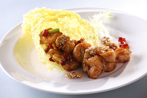 wok-fried prawns with walnut