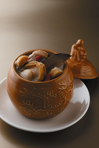 Monk Jump over the Wall