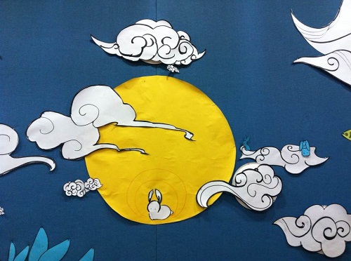 Students at THIS make themed decorations for the Mid-Autumn festival