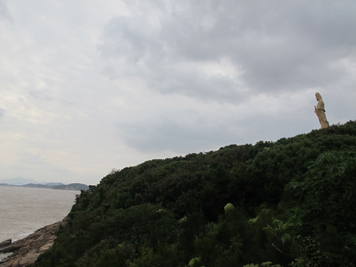 Putuoshan's Nan Hai Guan Yin statue. Photo by Jerry Chan