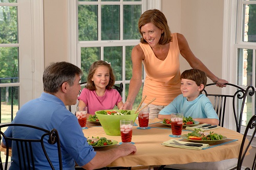 Family_eating_lunch__1_