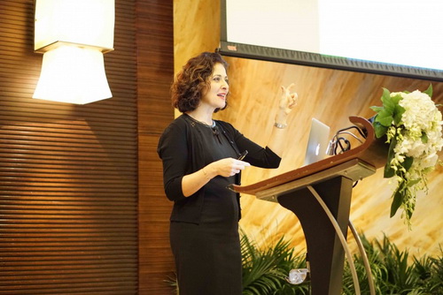 Homa Tavangar giving a talk at Ivy Education Group's Distinguished Speaker event